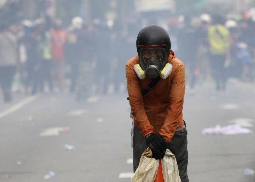 تايلاند..الشرطة تفرق محتجين ضد الحكومة بالغاز المسيل للدموع