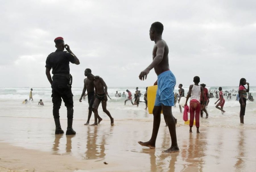 إقبال على «شواطئ الموت» في السنغال رغم حوادث الغرق