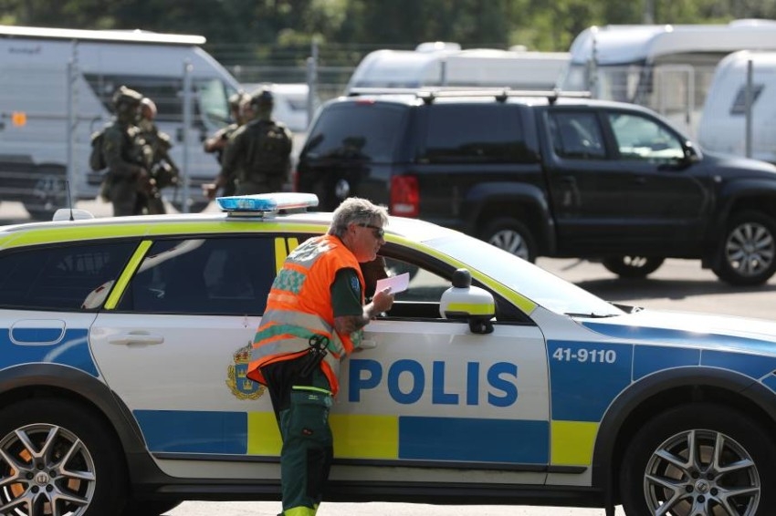 «الإرهاب والكباب» في السويد: سجينان يحتجزان حارسين ويطالبان بفطائر بيتزا بالكباب