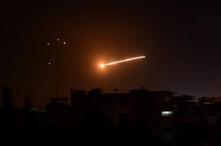 سوريا: الدفاعات الجوية تتصدى لهجوم إسرائيلي في سماء حمص