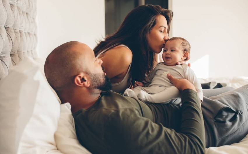 كيف تجعلين زوجكِ يساعدكِ بعد ولادة طفلكِ الأوّل؟