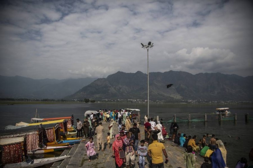 مقتل أكثر من 100 شخص جراء الانهيارات الأرضية والفيضانات غربي الهند