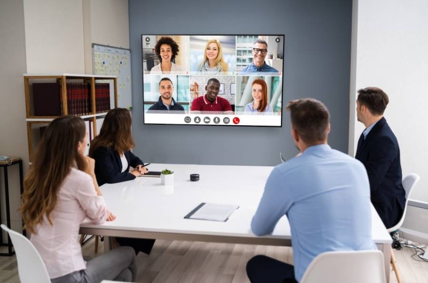 «اتصالات» تتيح حزمة منصات للاجتماعات الافتراضية لدعم قطاع الأعمال