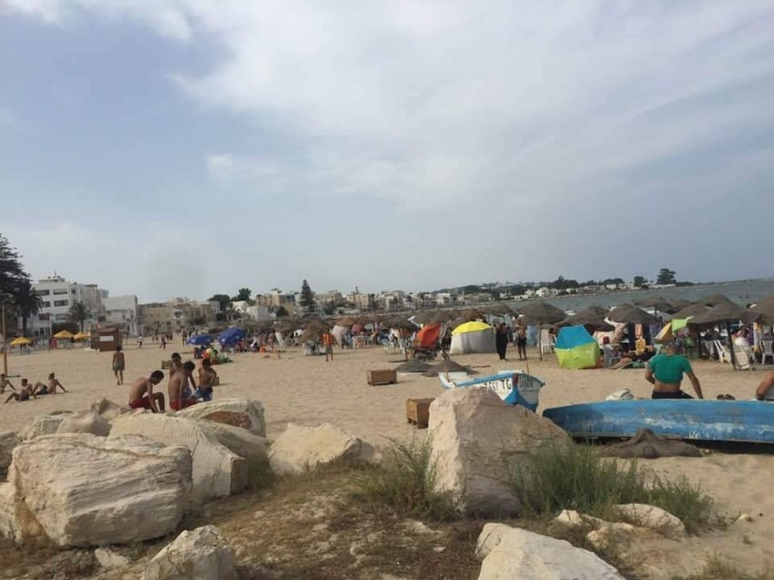 في الشواطئ والأسواق.. الحياة تسير بشكل طبيعي في تونس