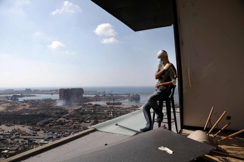 «عام من الألم».. لبنانيون يسكن «الزجاج» أجسامهم منذ انفجار مرفأ بيروت