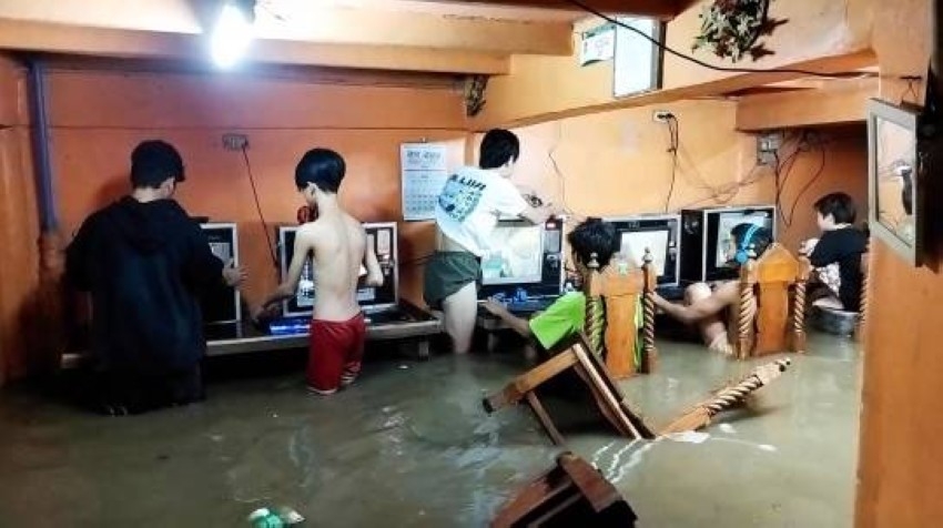 هوس ألعاب الفيديو يتغلب على مخاطر الفيضان في الفلبين