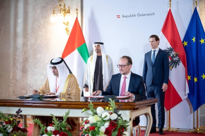 محمد بن زايد وسيباستيان كورتس يشهدان توقيع اتفاقية الشراكة الاستراتيجية الشاملة بين الإمارات والنمسا