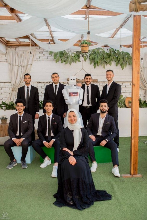 يُشارك في «إكسبو دبي 2020».. فريق طلابي مصري يبتكر «روبوتاً» طبياً لخدمات طبية متنوعة