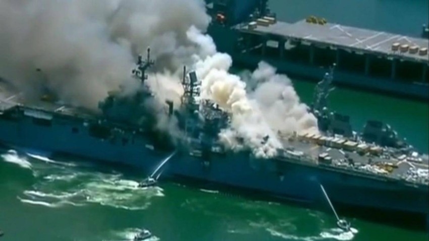 اتهام عنصر بالبحرية الأمريكية بالتسبب بحريق دمّر سفينة حربية