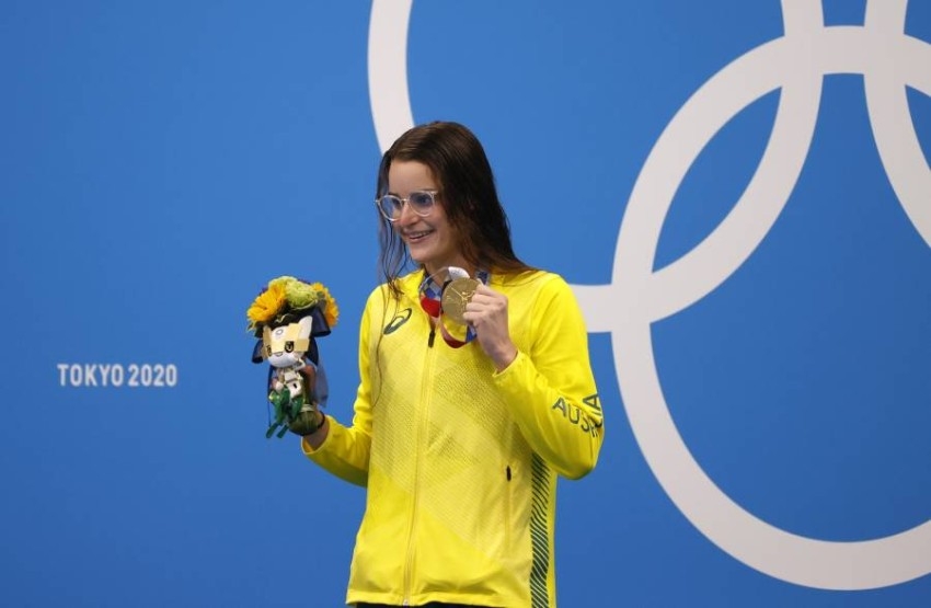 السباحة الأسترالية ماكيون تتوج بذهبية سباق 200 متر ظهر في أولمبياد 
طوكيو