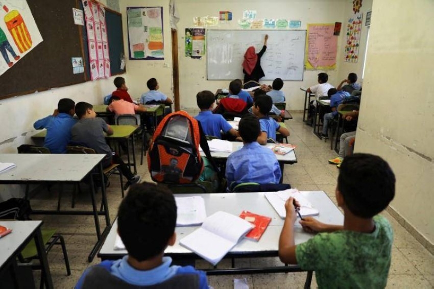 المدارس الفلسطينية تبدأ مبكراً.. والتعليم حضورياً لمواجهة تداعيات كورونا