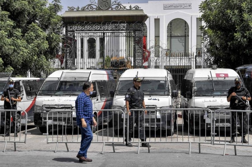 تونس.. مثقفون وأكاديميون يؤيدون قرارات الرئيس
