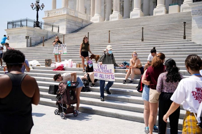 احتجاجات خارج الكونغرس مع انتهاء وقف الإخلاء لاحتواء كورونا