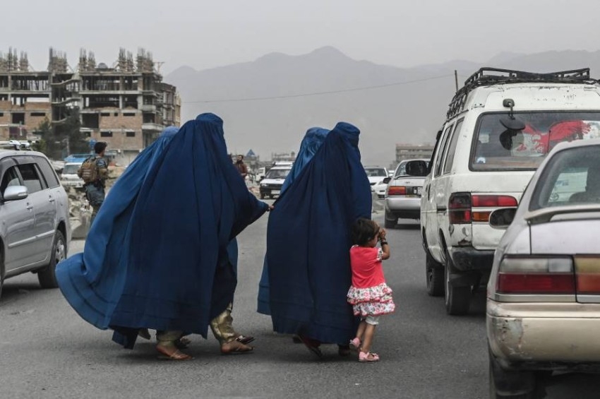 «الفرار الكبير».. الخوف يدفع مئات الآلاف للهرب من أفغانستان