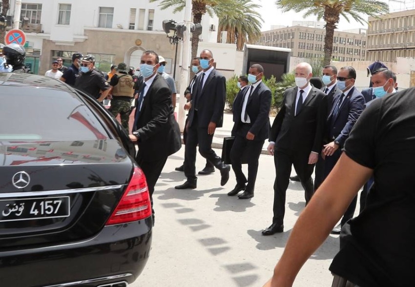 الرئيس التونسي يتعهد بالتصدي للهجرة غير الشرعية