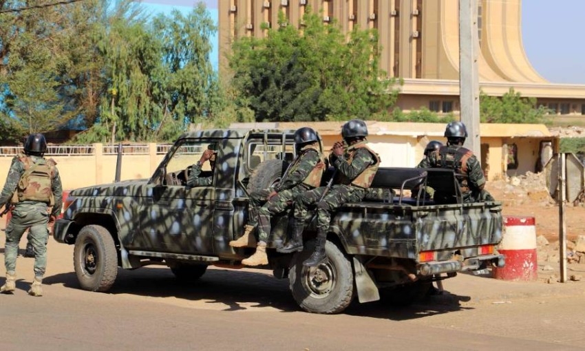 مقتل 15 جنديّاً وفقدان أثر 6 آخرين إثر هجوم إرهابي جنوب غرب النيجر