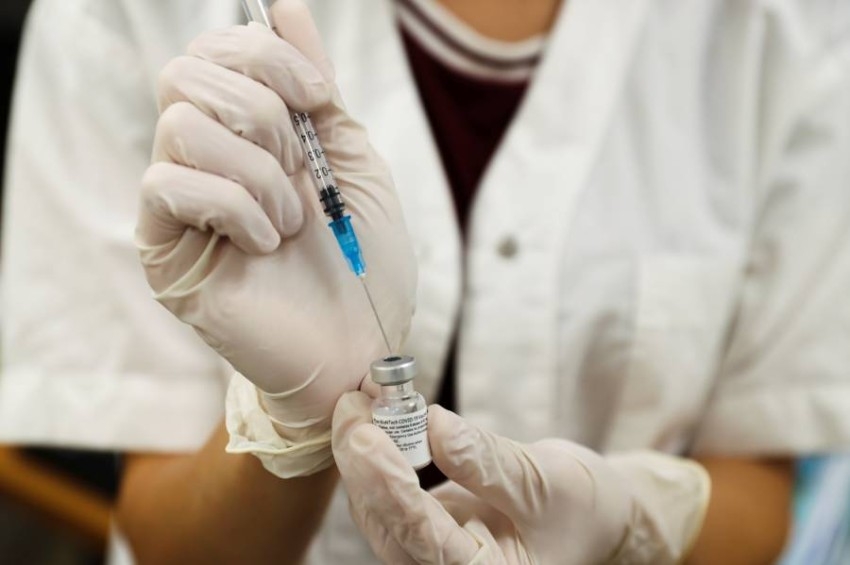 وزير فرنسي: اللقاحات الجديدة تتكيف مع سلالات كورونا