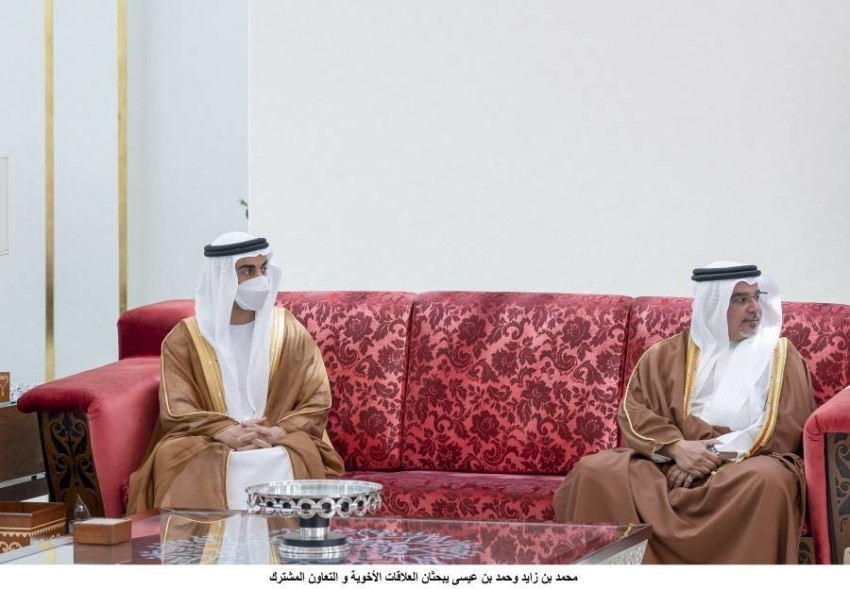محمد بن زايد وحمد بن عيسى يبحثان العلاقات الأخوية والتعاون المشترك