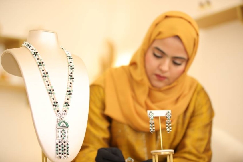 مصممة المجوهرات بدرية سالم من «هدية» إلى انطلاق علامتها «أبدار»