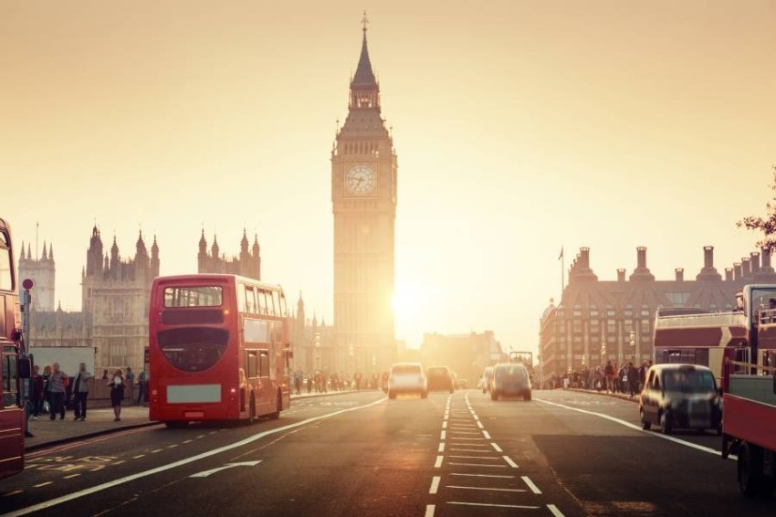 بريطانيا تعدل قائمة السفر الدولي وتُسهّل «الحجر الإلزامي» للقادمين من الإمارات