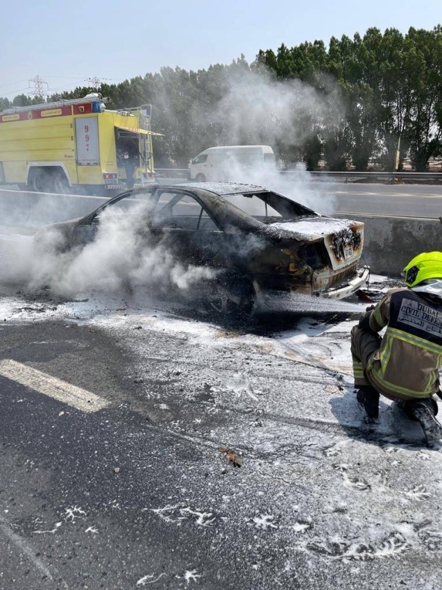 دفاع مدني دبي يسيطر على حريق مركبة دون تسجيل إصابات