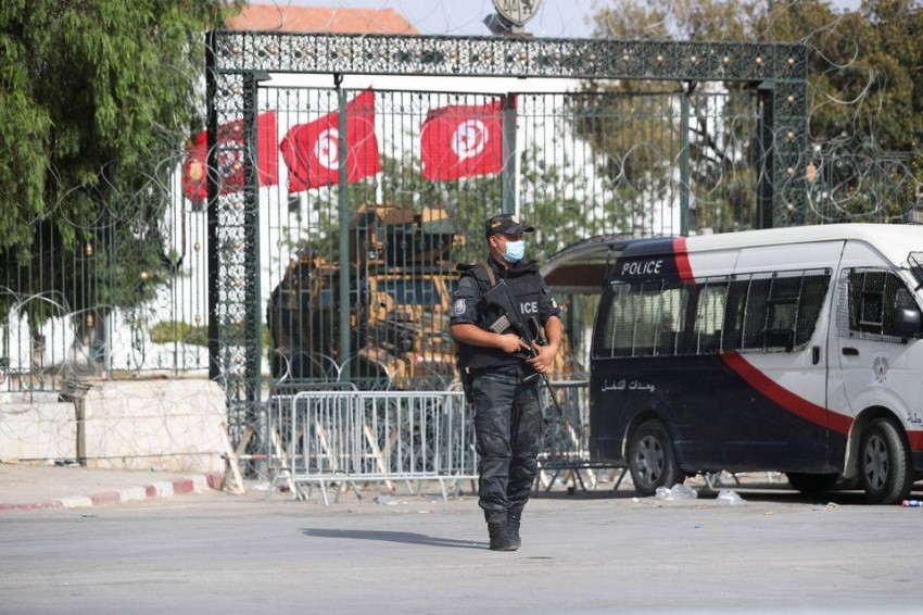 تونس: رئيس هيئة مكافحة الفساد السابق يقول إنه تحت «الإقامة الجبرية»