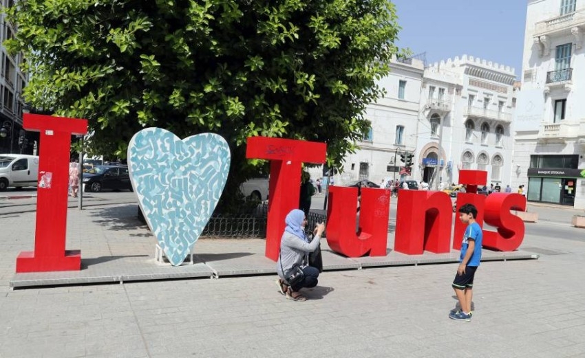 تونس.. ارتياح شعبي لقرار الرئيس بتمديد تجميد أعمال البرلمان