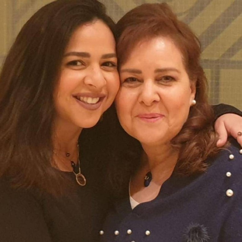 إيمي سمير غانم في رسالة مؤثرة لوالدتها الراحلة: بتعذب من غيرك