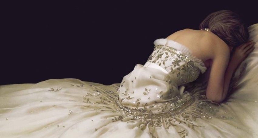 هذه حقيقة فستان الأميرة ديانا في بوستر فيلم «SPENCER»