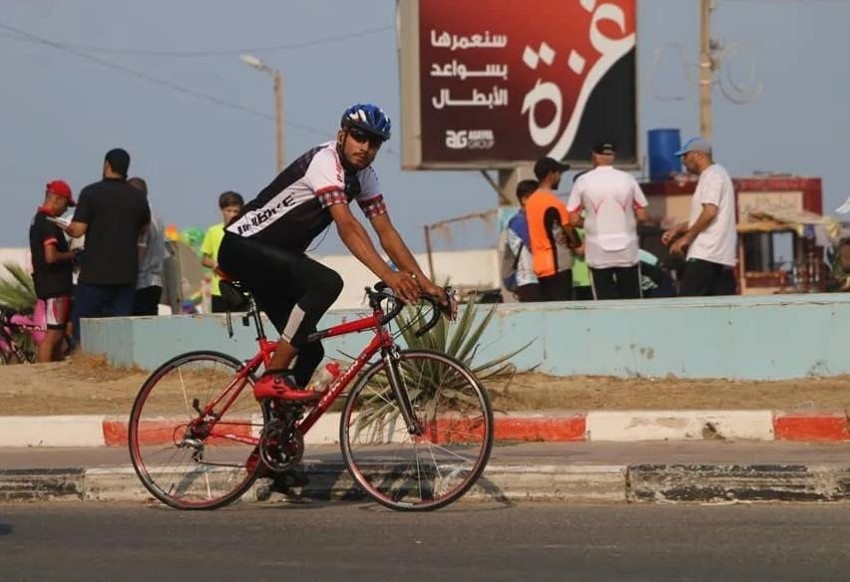 أحمد أبو نار.. بطل دراجات فلسطيني بقدم مبتورة