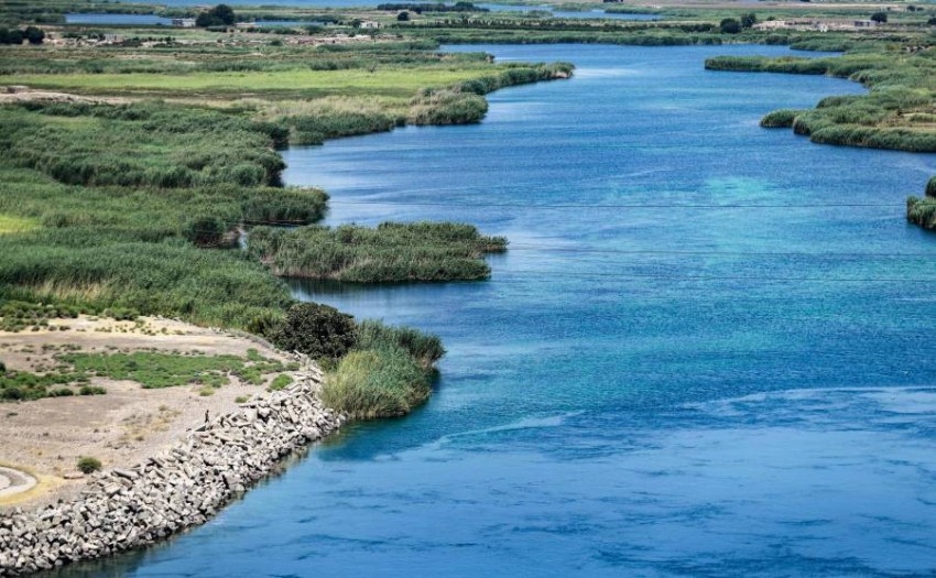 «انخفاض تاريخي مرعب» في منسوب نهر الفرات يهدد سوريا بالجفاف