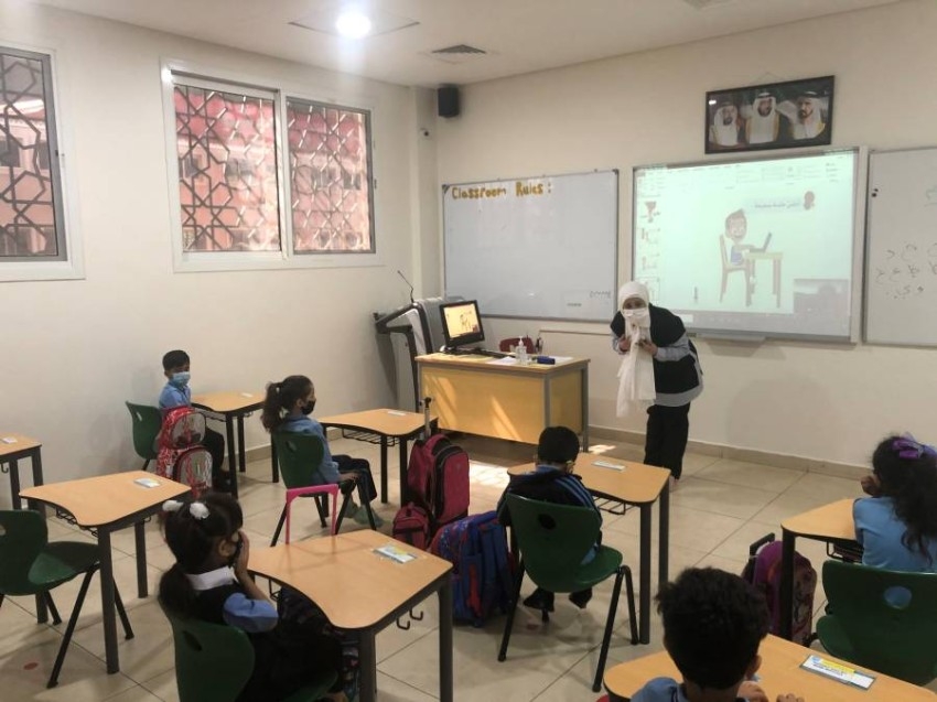«الإمارات للتعليم»: اتخاذ إجراءات تجاه المعلمين رافضي تلقي «لقاح كورونا»