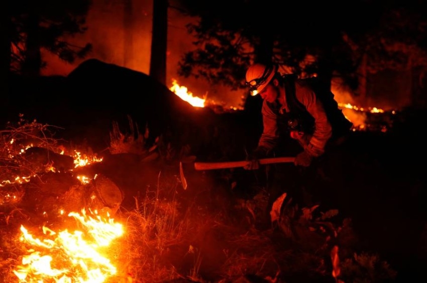 حرائق كاليفورنيا تتسبب في عمليات إجلاء وتهدد آلاف المنازل
