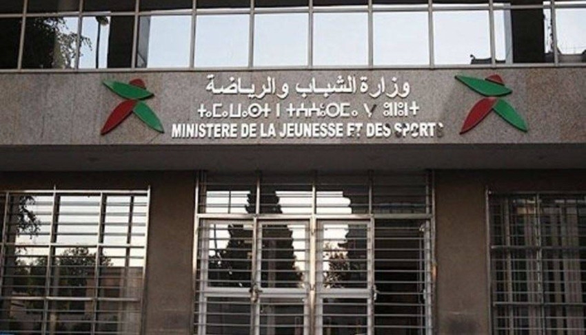 «فضيحة» تطيح بمسؤولين كبيرين في وزارة الرياضة الجزائرية