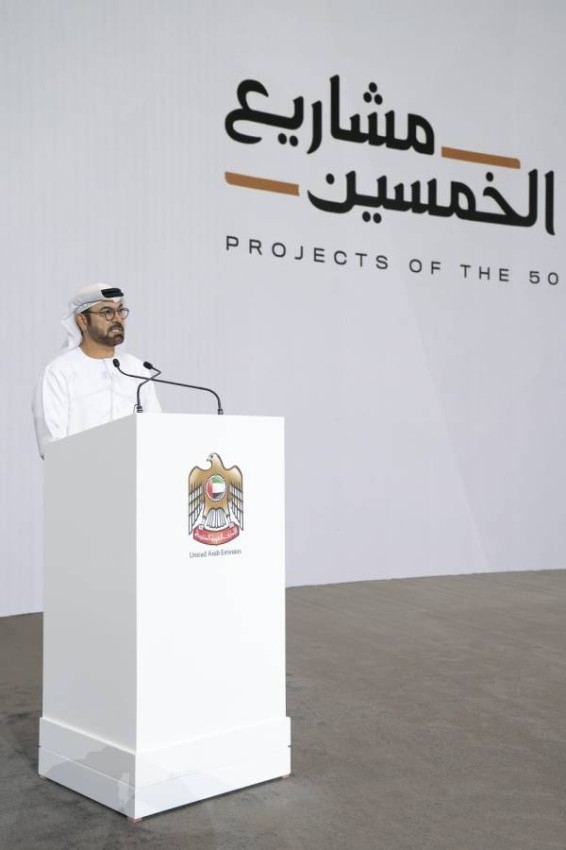 الإمارات تخصص 24 مليار درهم لاستيعاب 75 ألف مواطن في القطاع الخاص
