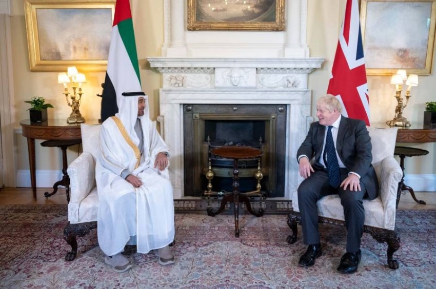 محمد بن زايد ورئيس وزراء بريطانيا يبحثان علاقات البلدين والتطورات الإقليمية