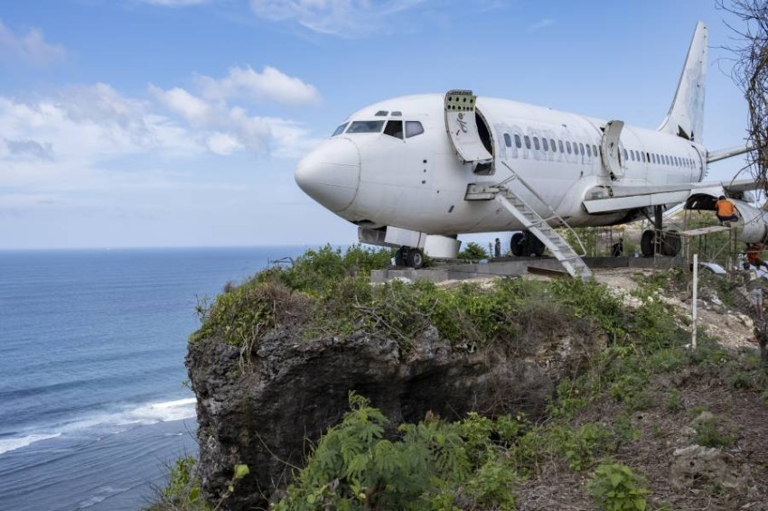 طائرة «بوينغ» خارجة عن الخدمة تحط في بالي لاستقطاب السياح
