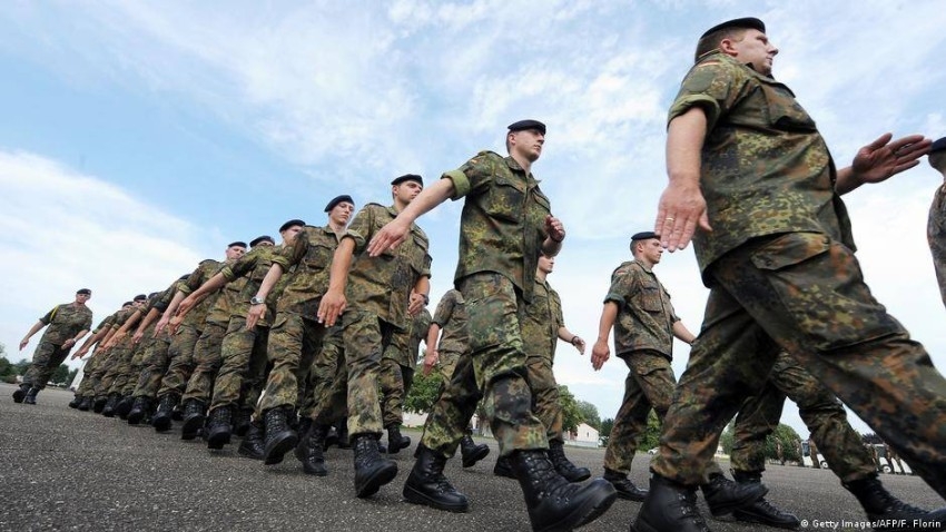 ألمانيا تحقق في اشتباه بـ«تطرف يميني» في قيادة القوات الخاصة