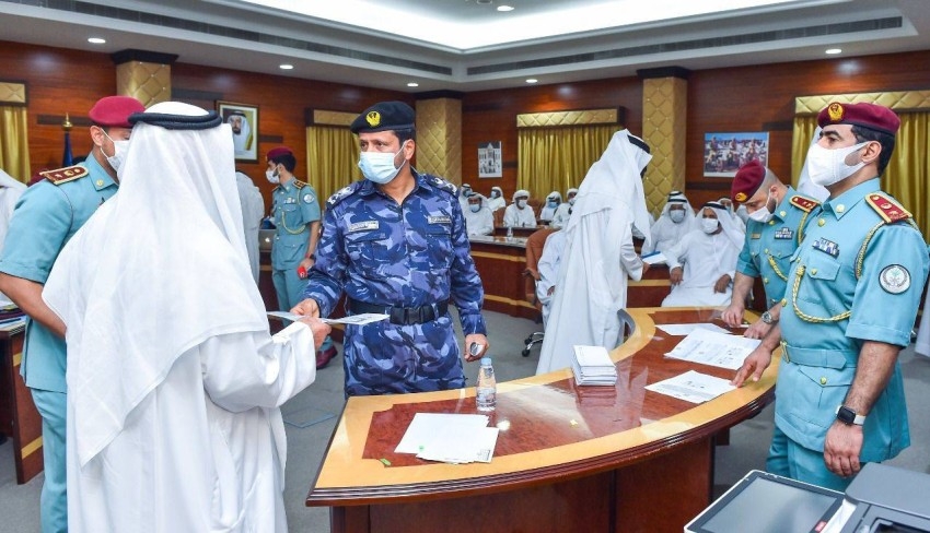 شرطة الشارقة تبدأ في توزيع مكرمة سلطان القاسمي لـ453 من متقاعديها