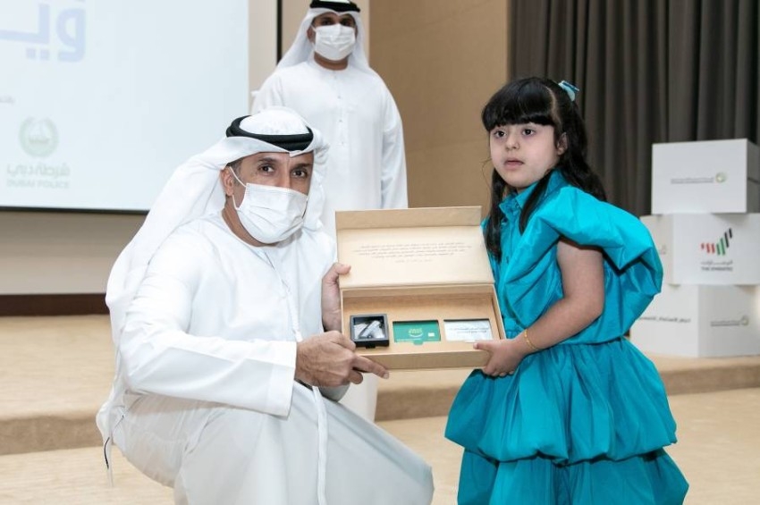 توزع بطاقات «إسعاد» على منتسبي مركز دبي لتطوير نمو الطفل