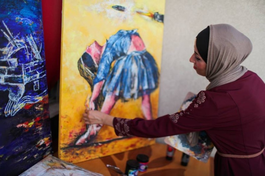 فلسطينية تمزج الجمال بالألم في لوحات مستوحاة من فن الباليه