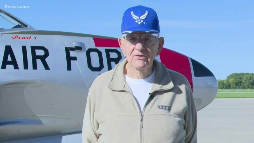 يعود لقيادة طائرة مقاتلة في عمر 90 عاماً