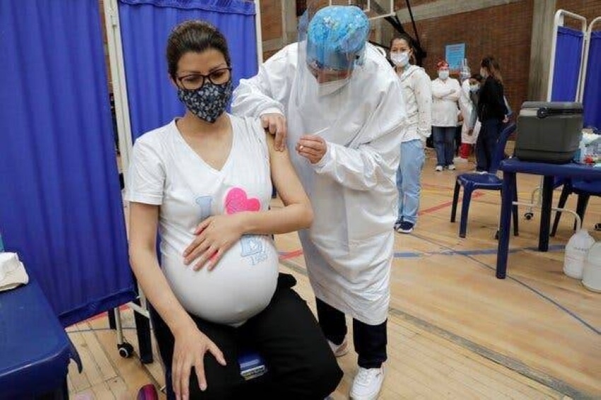 إيطاليا تدعم تطعيم الحوامل بلقاح كورونا