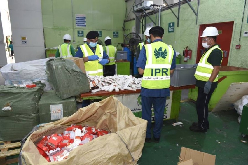 «جمارك دبي» تُعيد تدوير 113 ألف قطعة من البضائع المقلدة