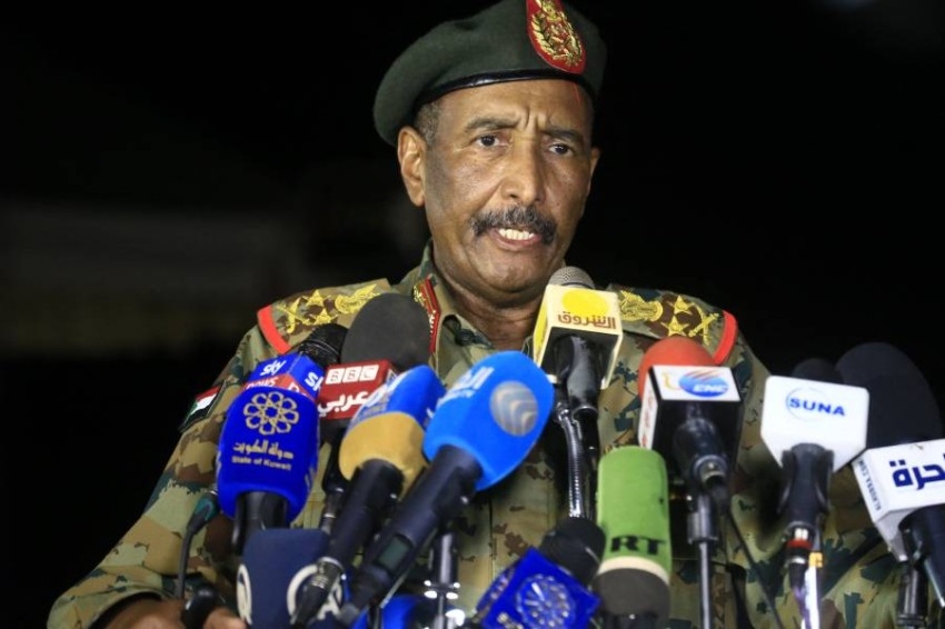 رئيس مجلس السيادة السوداني يتعهّد بـ«هيكلة» الجيش