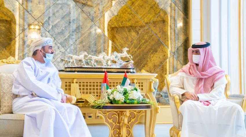 عمار النعيمي والسفير العماني يبحثان تعزيز العلاقات الأخوية بين البلدين