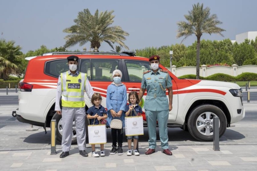 تحقيق أمنية أطفال بجولة في دورية شرطة عجمان