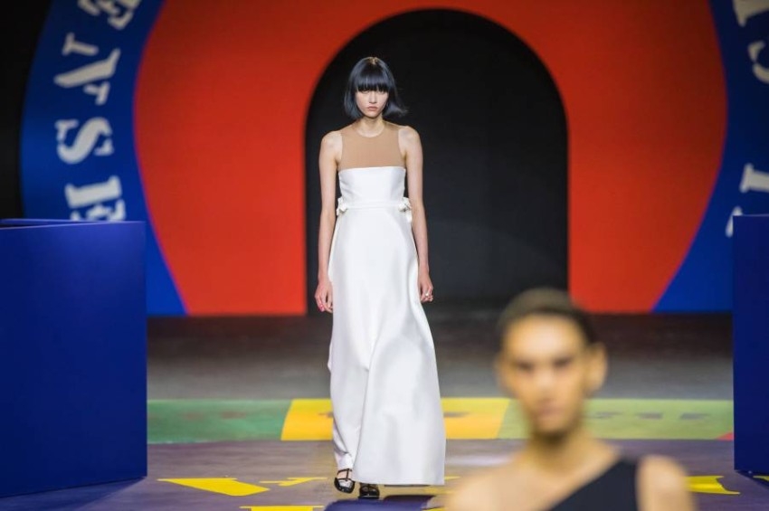 أزياء الستينيات تعود في ثوب جديد بمجموعة كريستيان ديور ربيع 2022