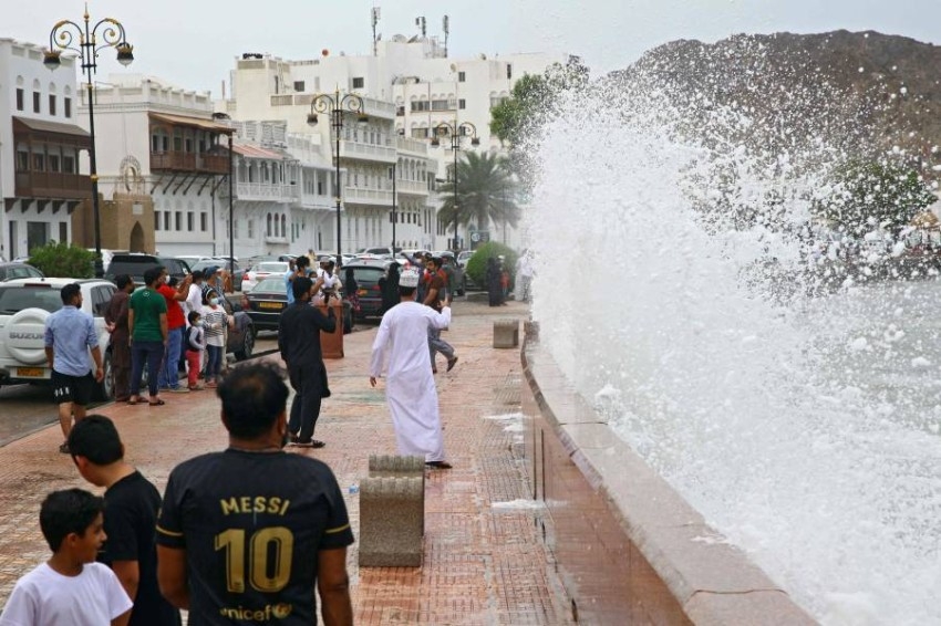 إعصار شاهين وتأثيره على سواحل سلطنة عمان ب"عدسة الوكالات"