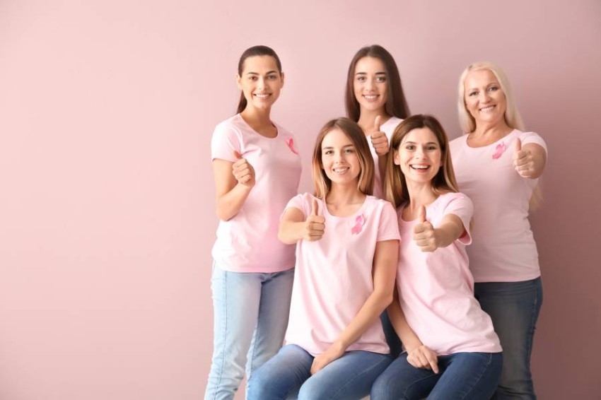 «أكتوبر الوردي» سرطان الثدي.. الأسباب والوقاية والفئة الأكثر عُرضة للإصابة به